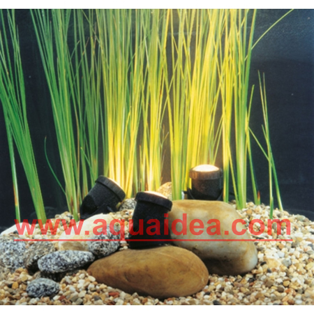 Faretti a tenuta stagna a led per illuminazione laghetti e giardini. Sommergibili non riscaldano possono essere messi sia sotto acqua che all'aperto. Crepuscolare per accensione automatica. faretti a risparmio energetico laghetti e giardini